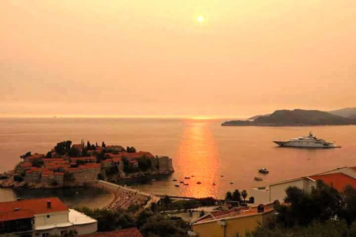 Apartments Dragisic Sveti Stefan Extérieur photo