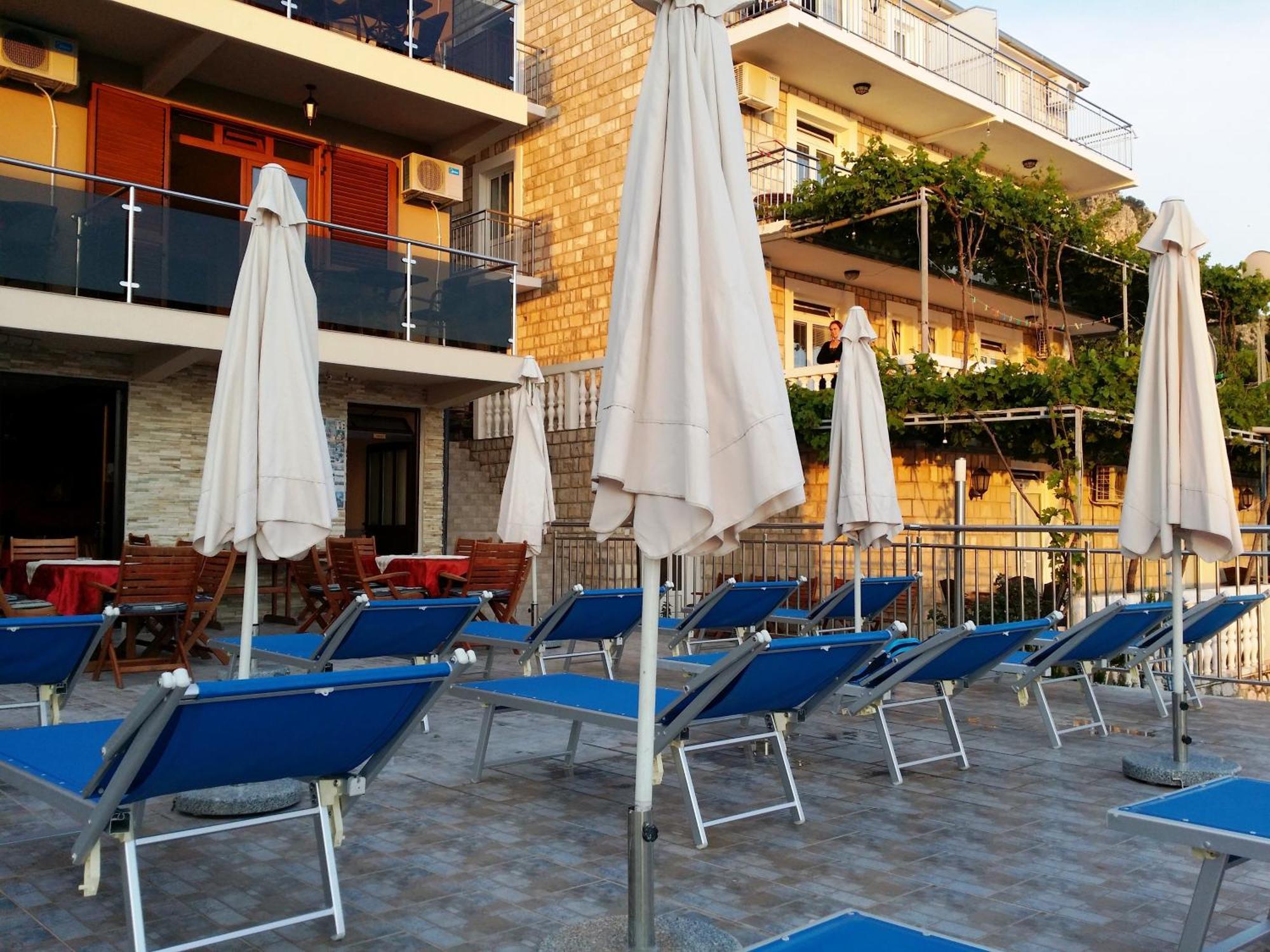 Apartments Dragisic Sveti Stefan Extérieur photo