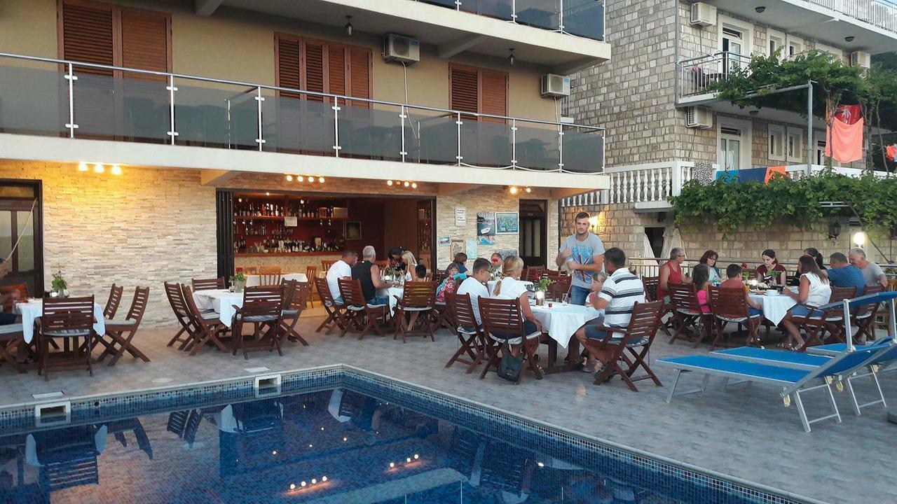 Apartments Dragisic Sveti Stefan Extérieur photo